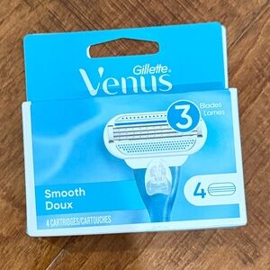 NWT VENUS Smooth Razor 3 Blades 4 cartridge